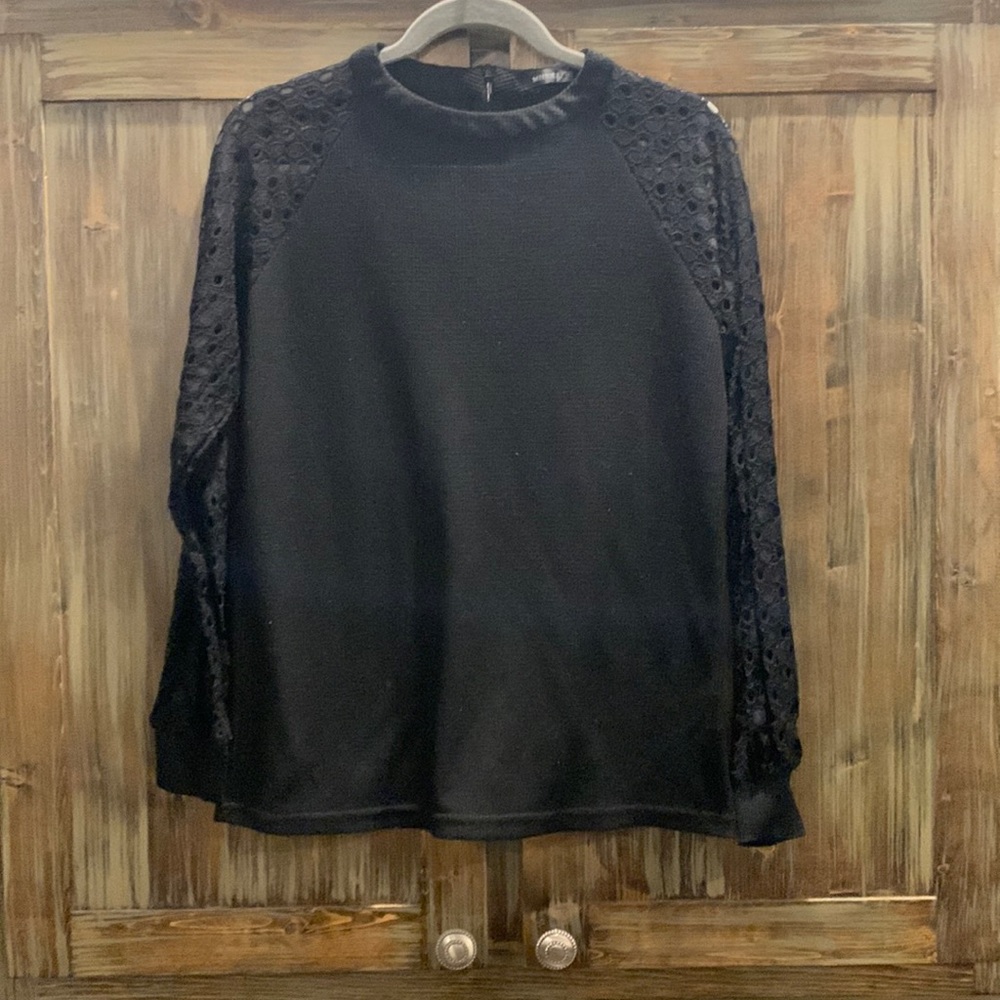 Miholl Women’s Long Sleeve shirt with crochet sleeves